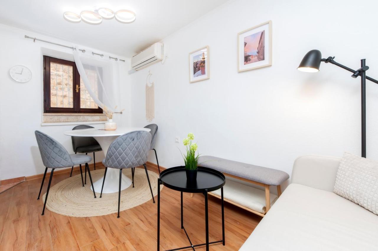 House Elisabeth - A Charming Old Town Property Ровин Екстериор снимка